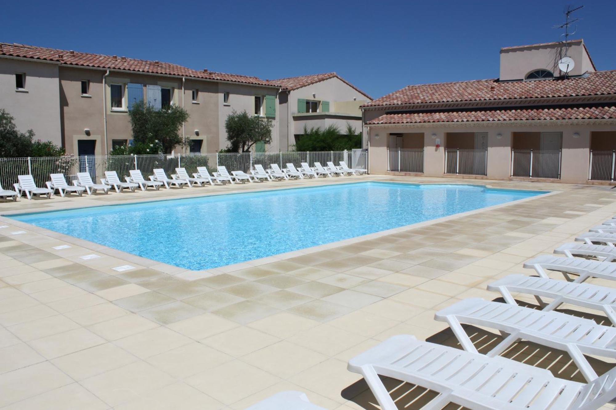 Gîte de charme entièrement rénové avec piscine collective dans Résidence Vacances en plein cœur des Alpilles, dans le village de Mouriès, à deux pas des commerces. LS1-362 ESTIAVO Exterior foto