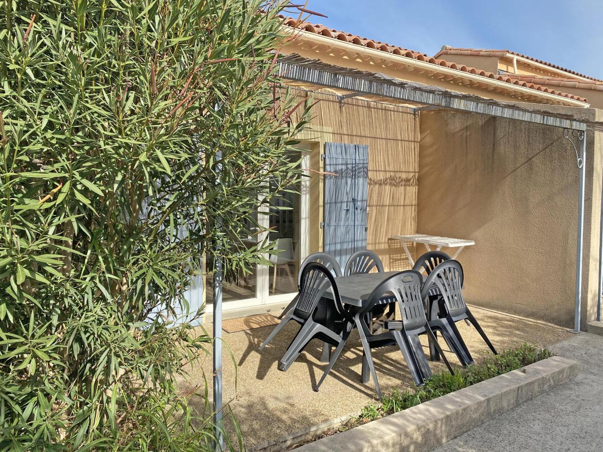 Gîte de charme entièrement rénové avec piscine collective dans Résidence Vacances en plein cœur des Alpilles, dans le village de Mouriès, à deux pas des commerces. LS1-362 ESTIAVO Exterior foto