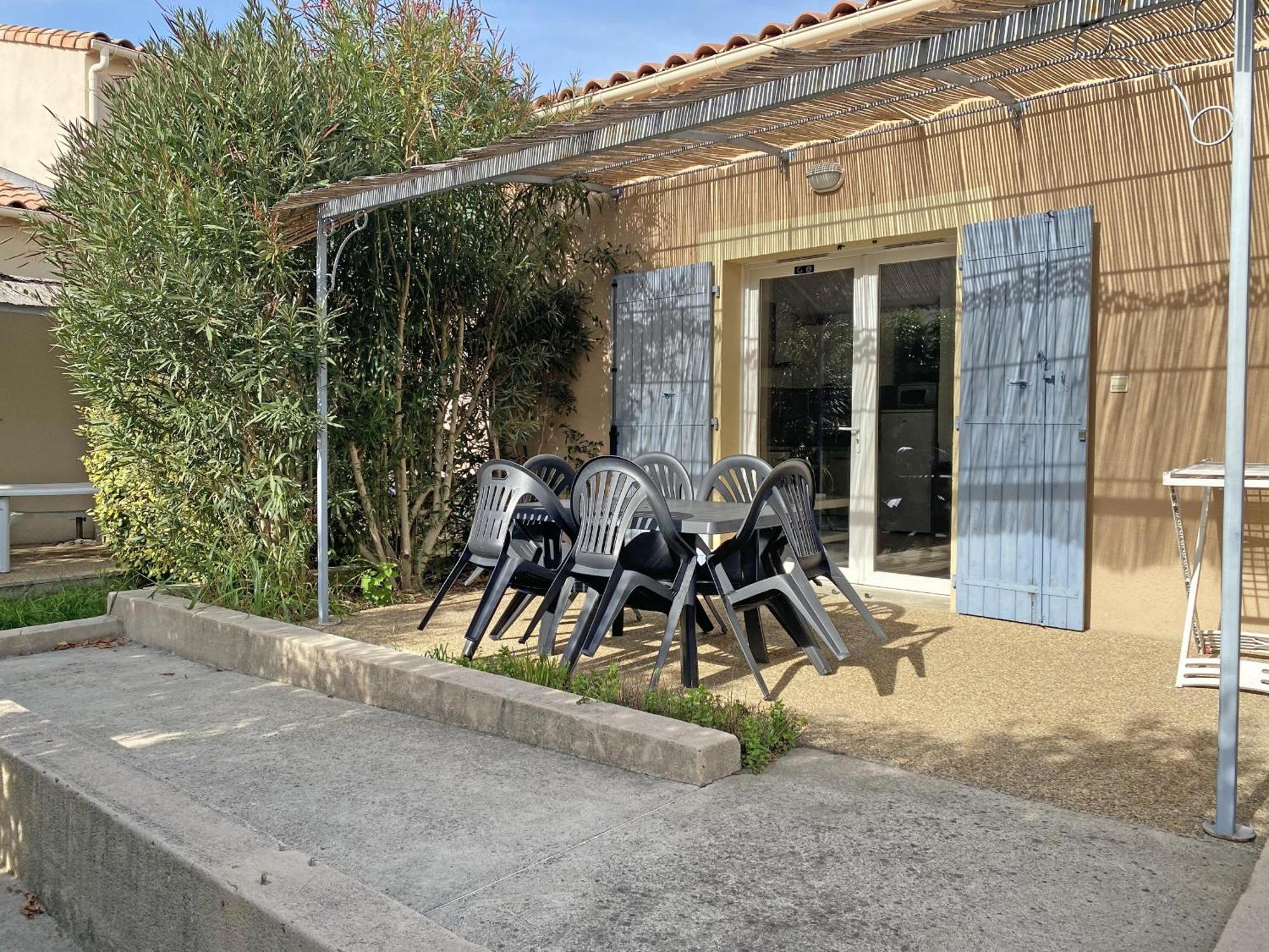 Gîte de charme entièrement rénové avec piscine collective dans Résidence Vacances en plein cœur des Alpilles, dans le village de Mouriès, à deux pas des commerces. LS1-362 ESTIAVO Exterior foto