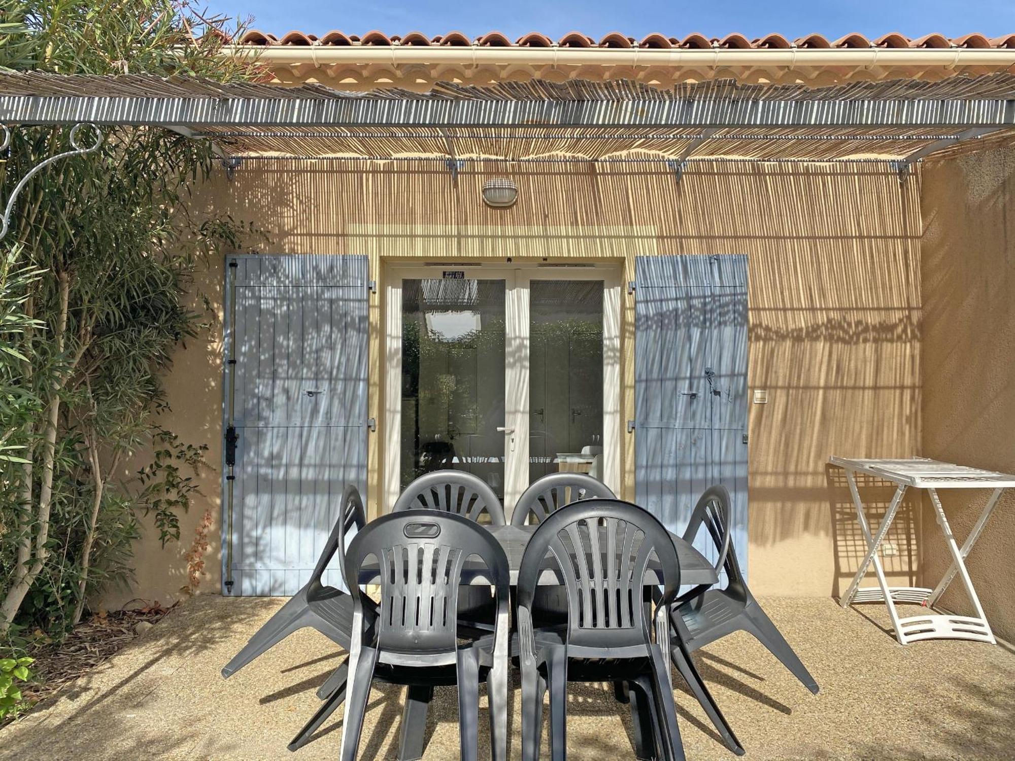 Gîte de charme entièrement rénové avec piscine collective dans Résidence Vacances en plein cœur des Alpilles, dans le village de Mouriès, à deux pas des commerces. LS1-362 ESTIAVO Exterior foto